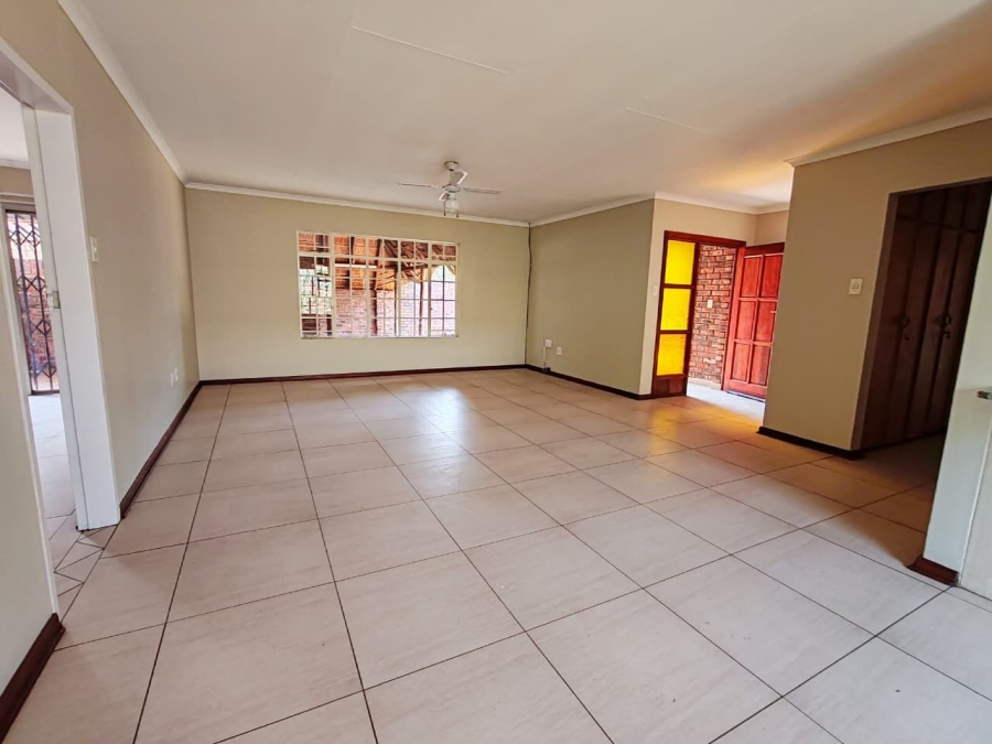 3 Bedroom Property for Sale in Kannoniers Park North West